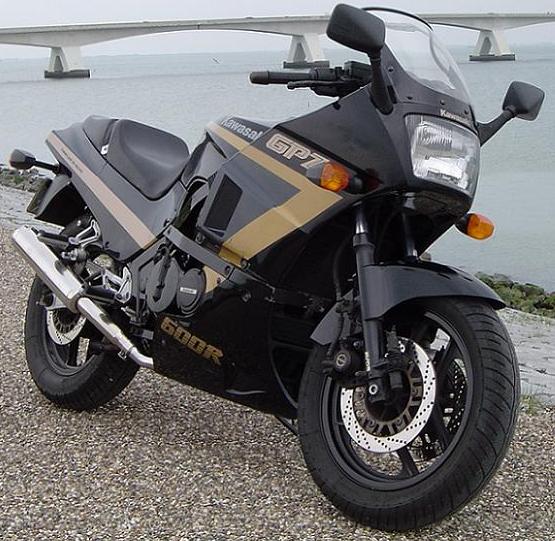 KAWASAKI GPZ 600 R